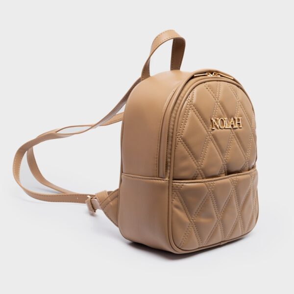LORI BEIGE - Image 3